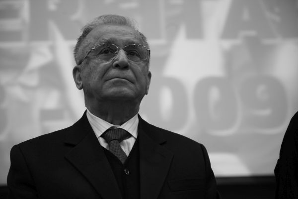Ion Iliescu şi Virgil Măgureanu, urmăriţi penal în dosarul Mineriadei Ion Iliescu şi Virgil Măgureanu, urmăriţi penal în dosarul Mineriadei